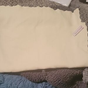 Honeycomb Cream Scarf